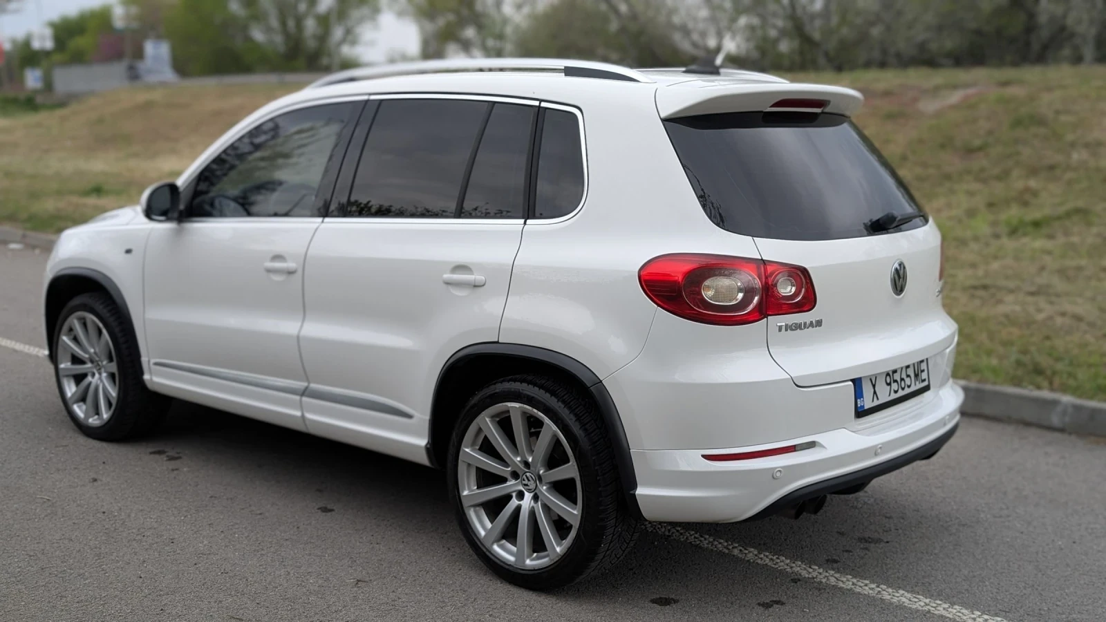 VW Tiguan R-LINE, снимка 4 - Автомобили и джипове - 54608887
