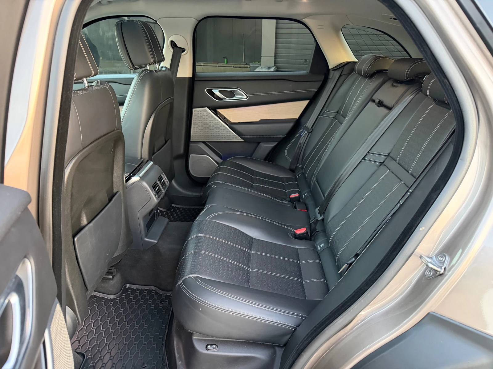 Land Rover Range Rover Velar D240 SE * PANO* OBDUH* MASAJ* KeyLess* HUD* MERIDI, снимка 13 - Автомобили и джипове - 55083903