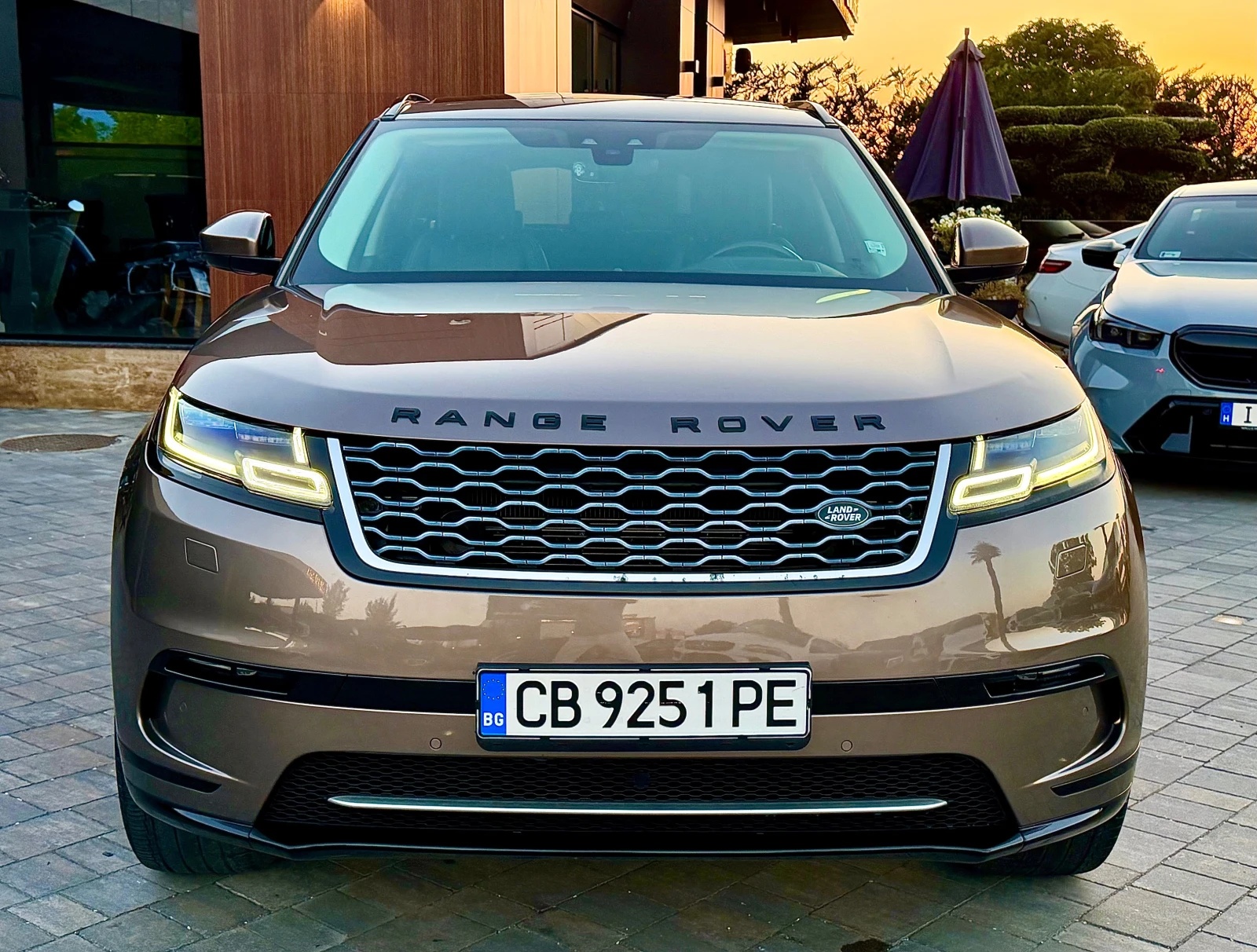 Land Rover Range Rover Velar D240 SE * PANO* OBDUH* MASAJ* KeyLess* HUD* MERIDI, снимка 5 - Автомобили и джипове - 55083903