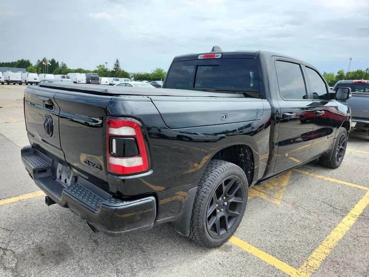 Dodge RAM 1500  4x4 Crew Cab 5'7" Box Sport Crew, снимка 2 - Автомобили и джипове - 55180311