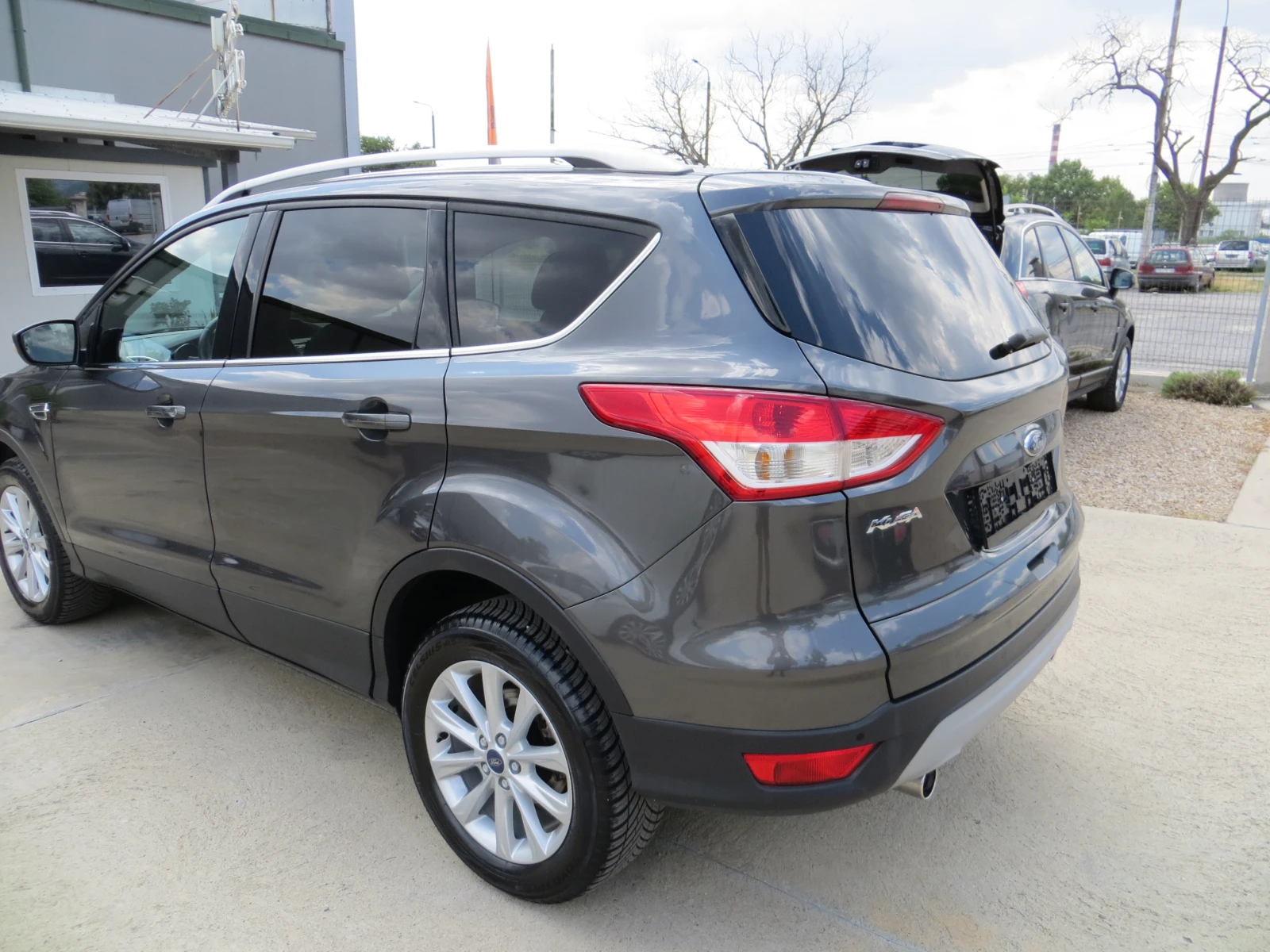 Ford Kuga 2.0TDCI-Titanium-Камера-Сервизна история!!, снимка 5 - Автомобили и джипове - 55686368