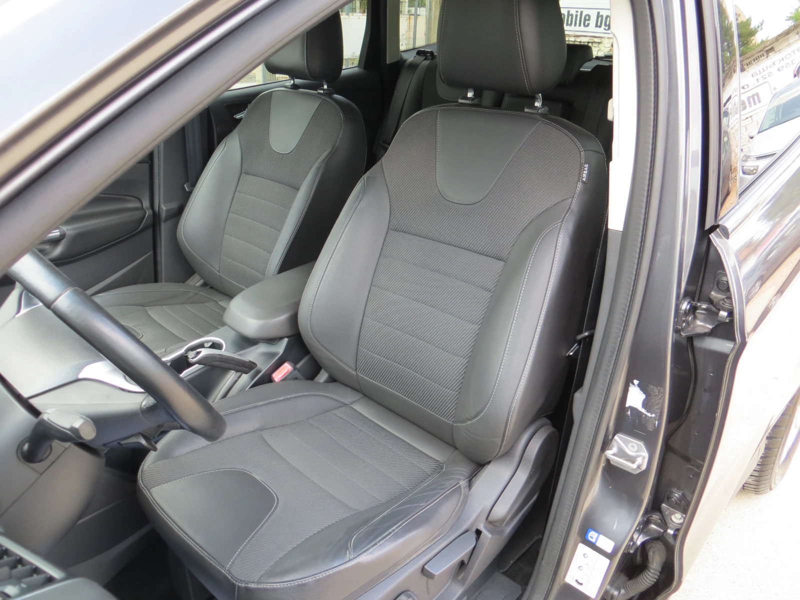 Ford Kuga 2.0TDCI-Titanium-Камера-Сервизна история!!, снимка 8 - Автомобили и джипове - 55686368