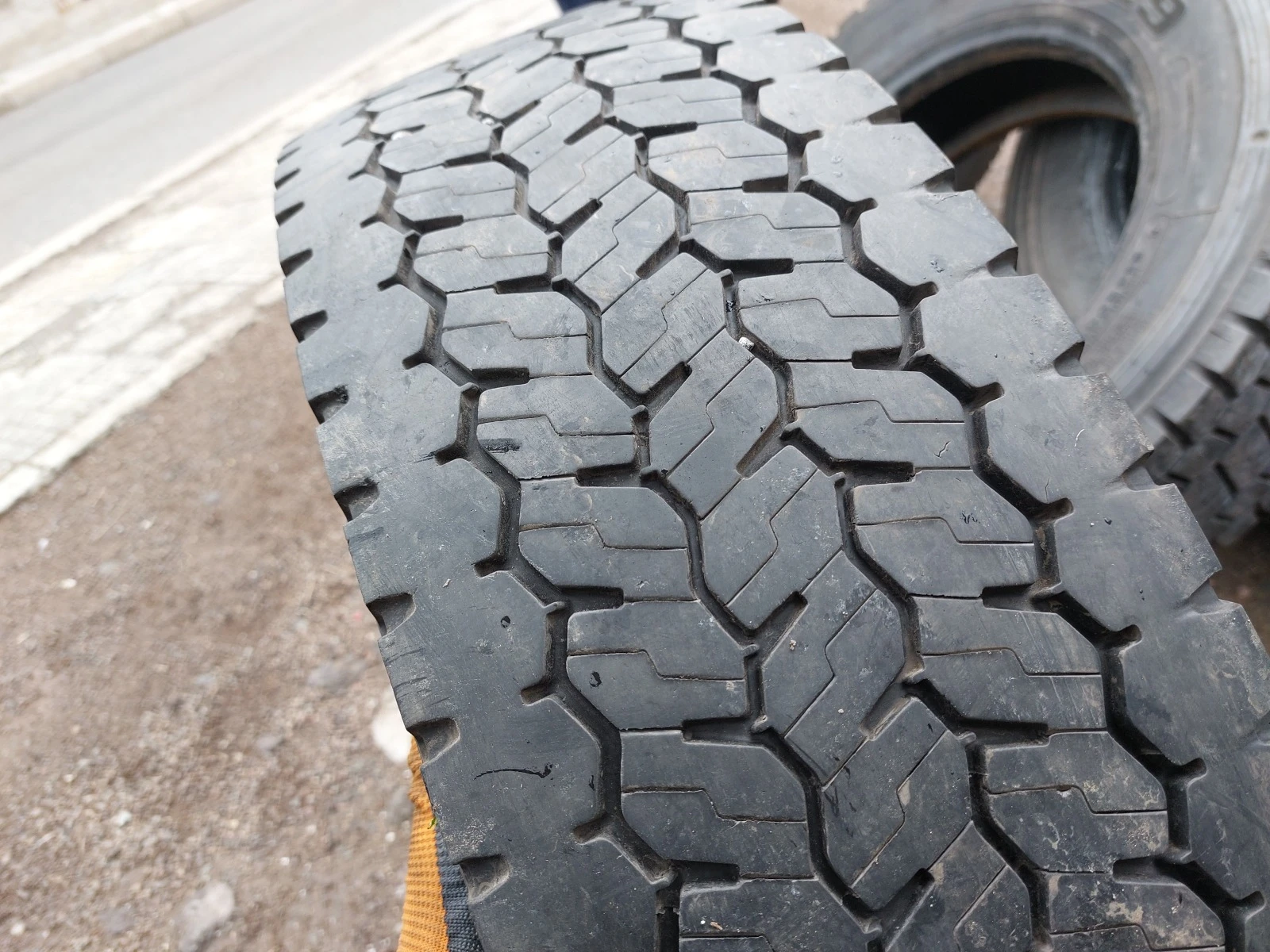 ���� 215/75R17.5 | Mobile.bg � ����������� 1