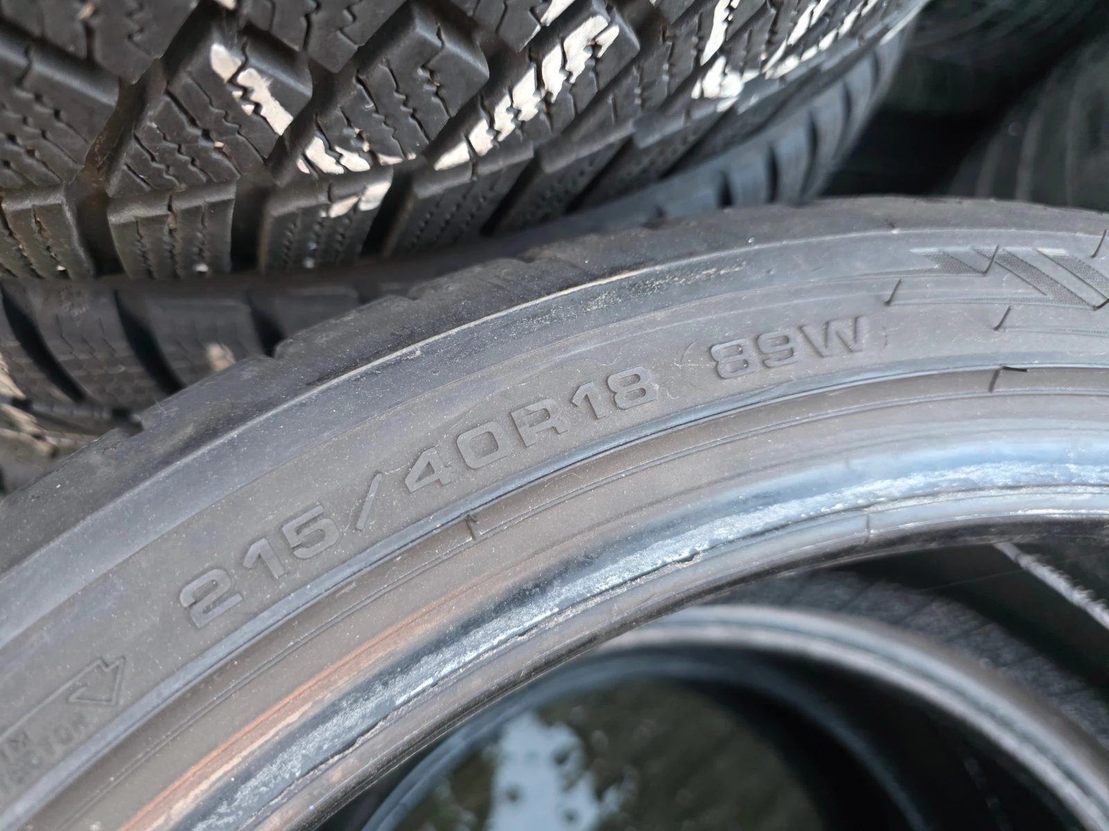 Гуми Летни 215/40R18, снимка 8 - Гуми и джанти - 53768757