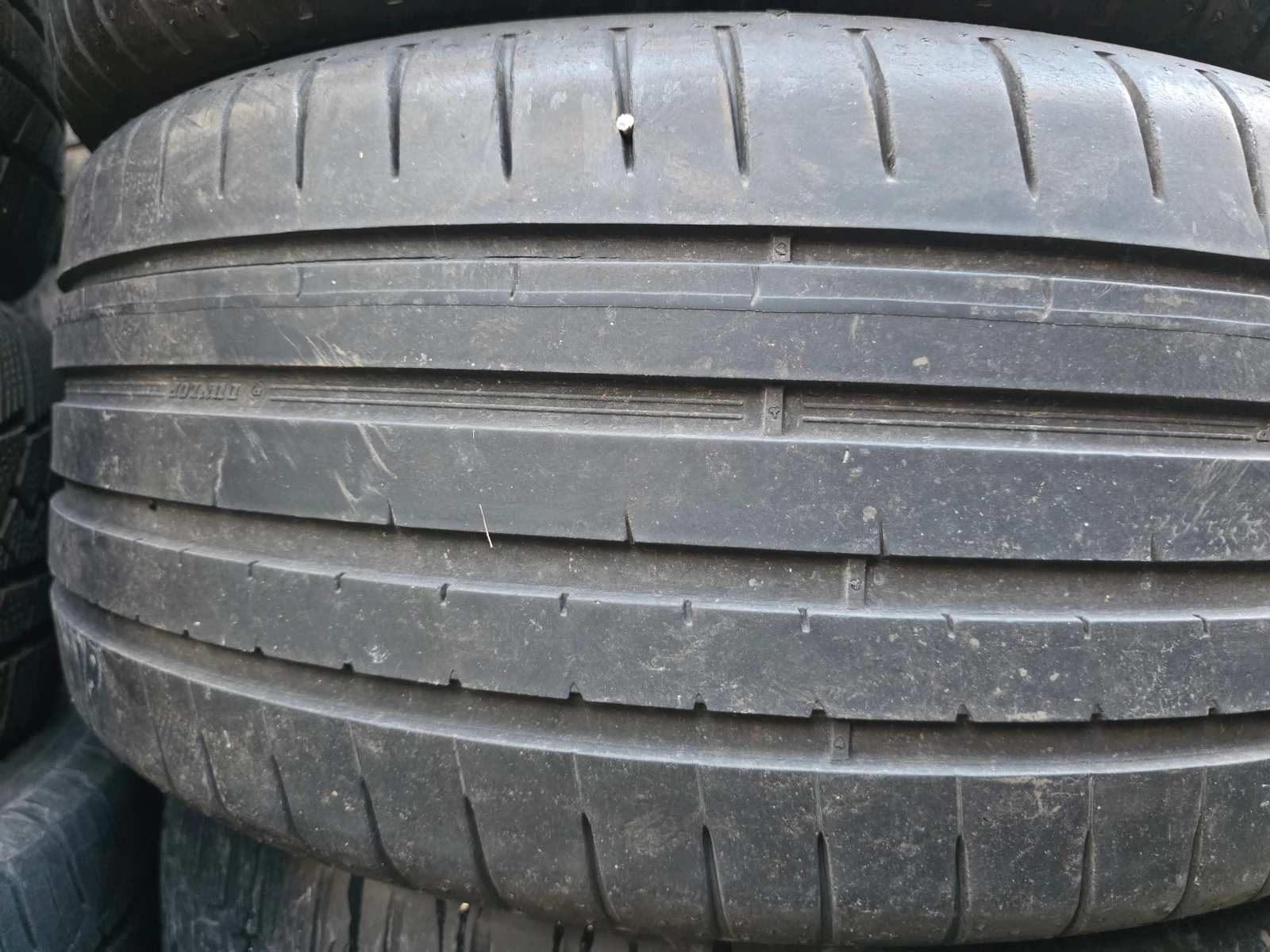 Гуми Летни 215/40R18, снимка 2 - Гуми и джанти - 53768757