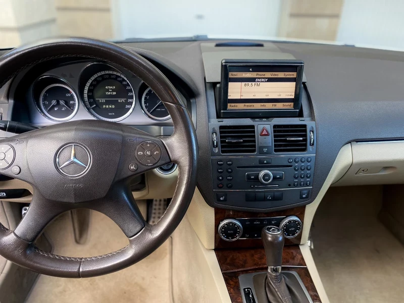 Mercedes-Benz C 300 4 Matik УНИКАТ !!!!!!, снимка 11 - Автомобили и джипове - 48780674