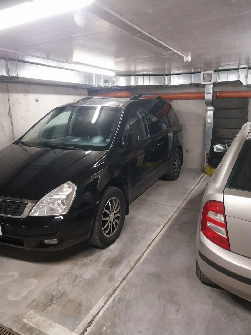 Kia Carnival, снимка 12 - Автомобили и джипове - 51836917