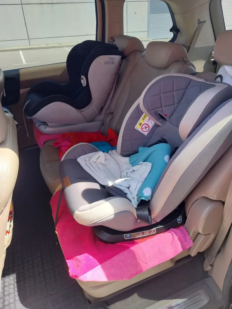 Kia Carnival, снимка 10 - Автомобили и джипове - 51836917