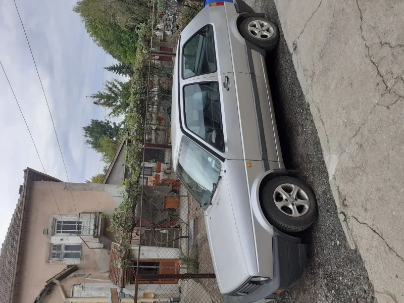 VW Golf 1.3 benzin, снимка 2 - Автомобили и джипове - 52019982