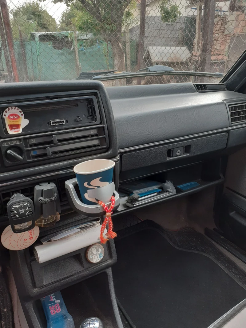 VW Golf 1.3 benzin, снимка 8 - Автомобили и джипове - 52019982