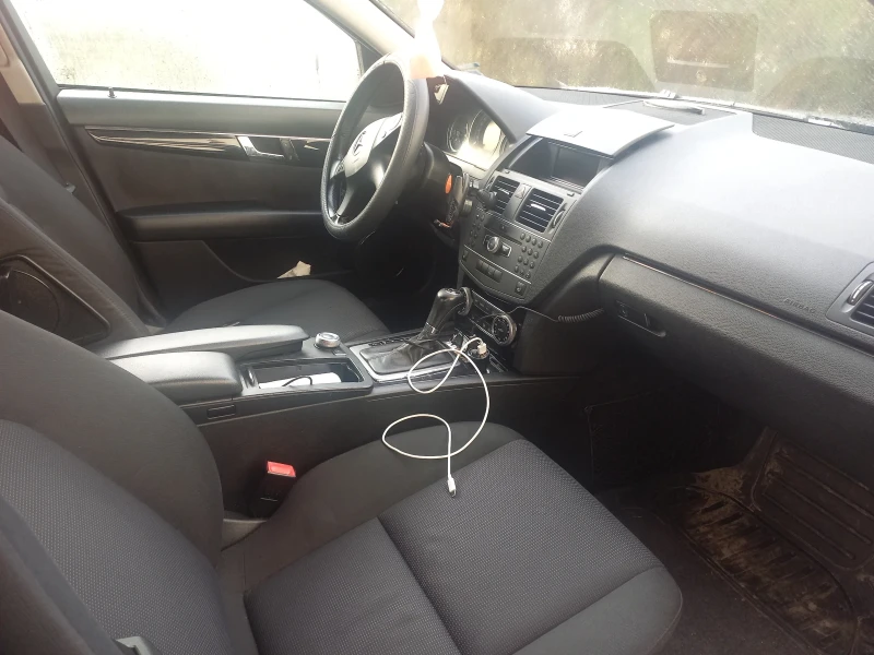 Mercedes-Benz C 220, снимка 5 - Автомобили и джипове - 52858179
