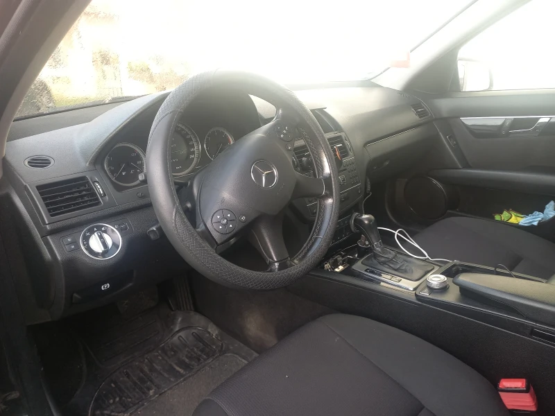 Mercedes-Benz C 220, снимка 4 - Автомобили и джипове - 52858179