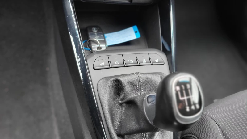 Kia Rio 1.4i, снимка 11 - Автомобили и джипове - 53013644