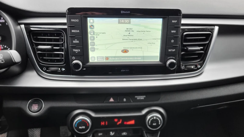 Kia Rio 1.4i, снимка 10 - Автомобили и джипове - 53013644