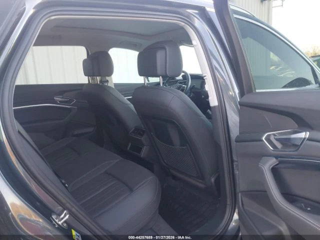 Audi E-Tron Premium Quattro | Цена до България, снимка 8 - Автомобили и джипове - 53838231