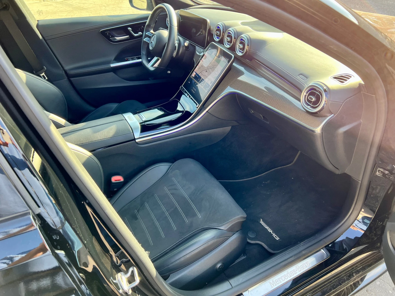 Mercedes-Benz C 200 AMG Line 4M    2025 | Mobile.bg   11