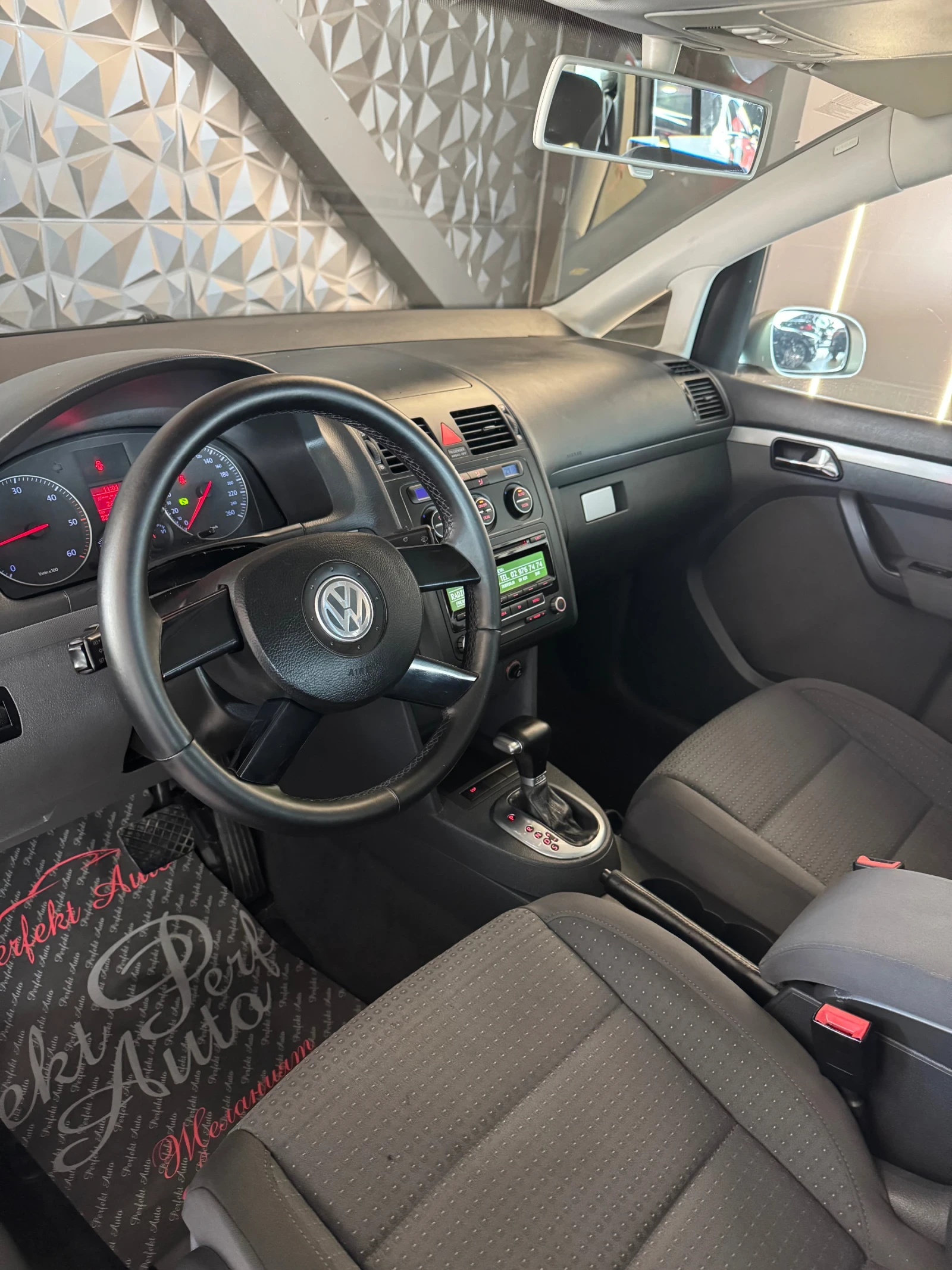 VW Touran 2.0 TDI - изображение 7