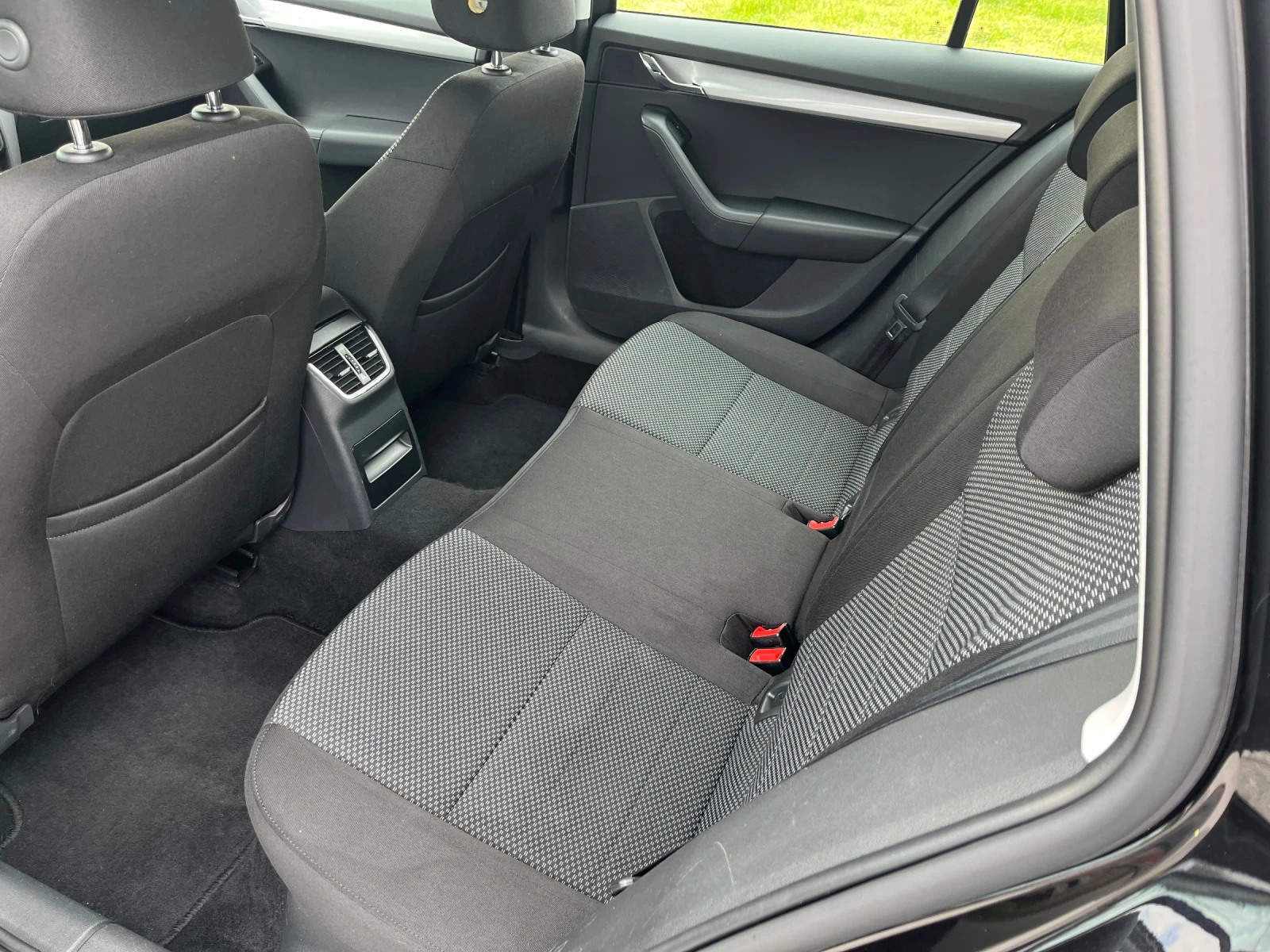 Skoda Octavia 1.8 Turbo DSG 4x4, снимка 14 - Автомобили и джипове - 54382735