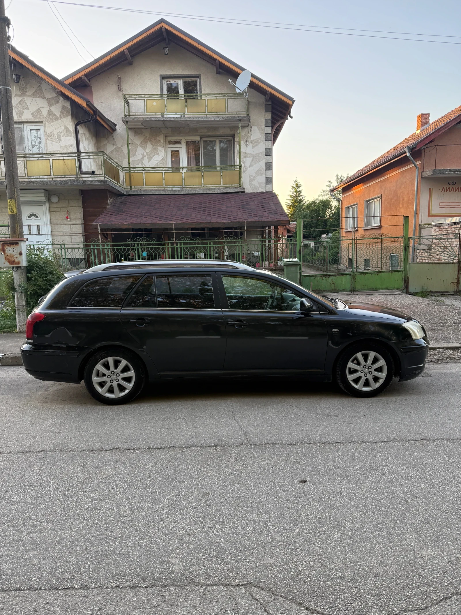 Toyota Avensis, снимка 3 - Автомобили и джипове - 54770543