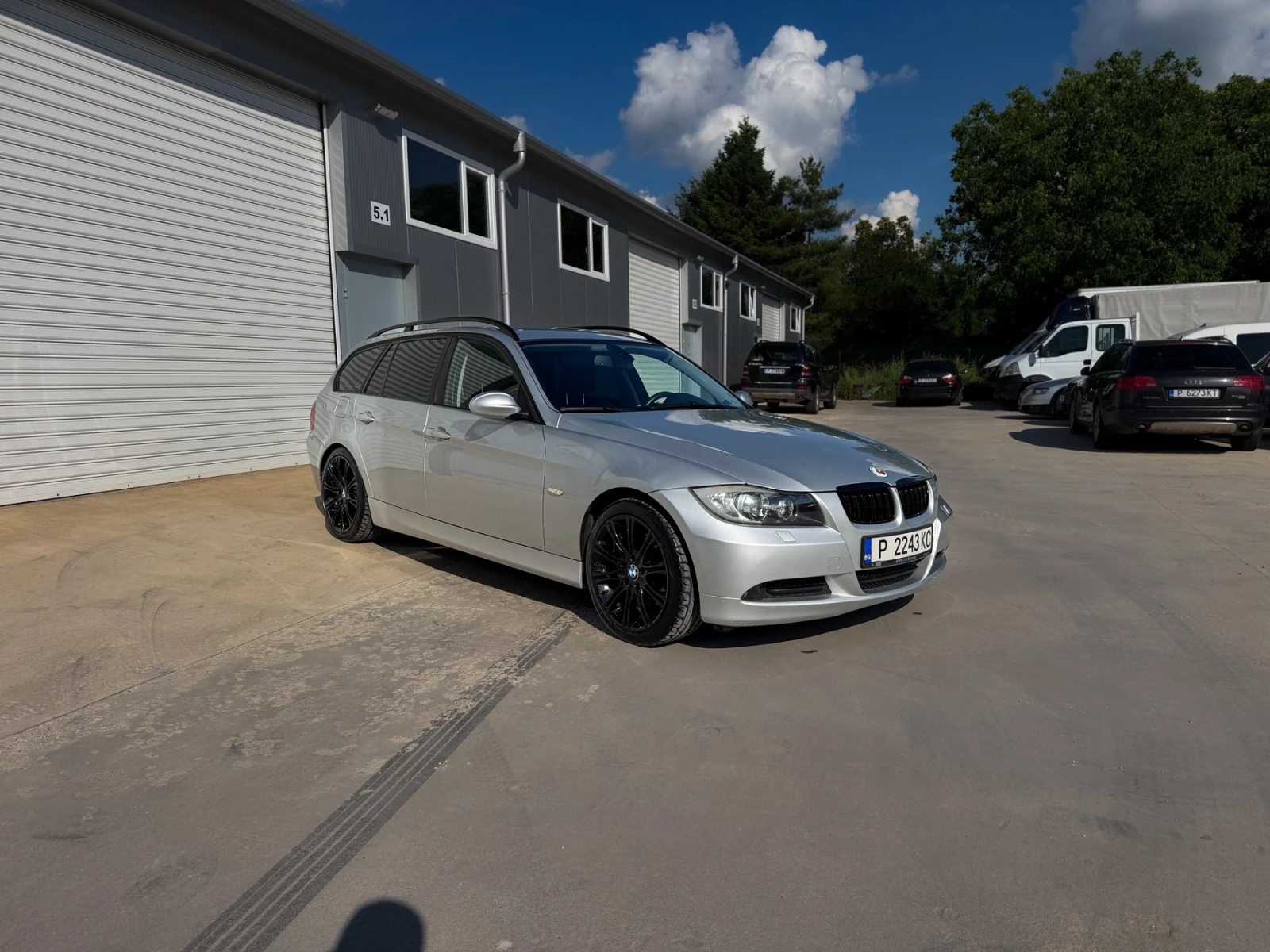 BMW 320, снимка 6 - Автомобили и джипове - 54873591