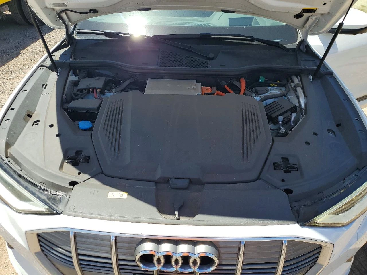 Audi E-Tron Prestige, снимка 12 - Автомобили и джипове - 55140019