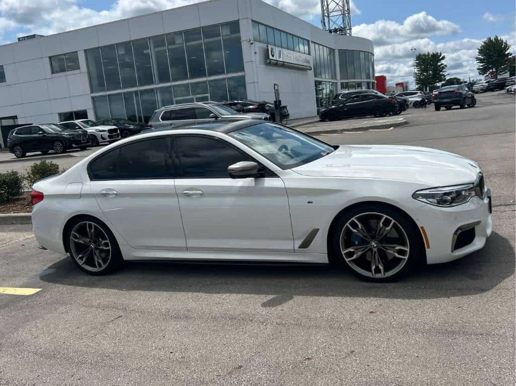 BMW 550 * M xDrive * CARFAX * БЕЗ ПЪРВОНАЧАЛНА ВНОСКА, снимка 3 - Автомобили и джипове - 55415663