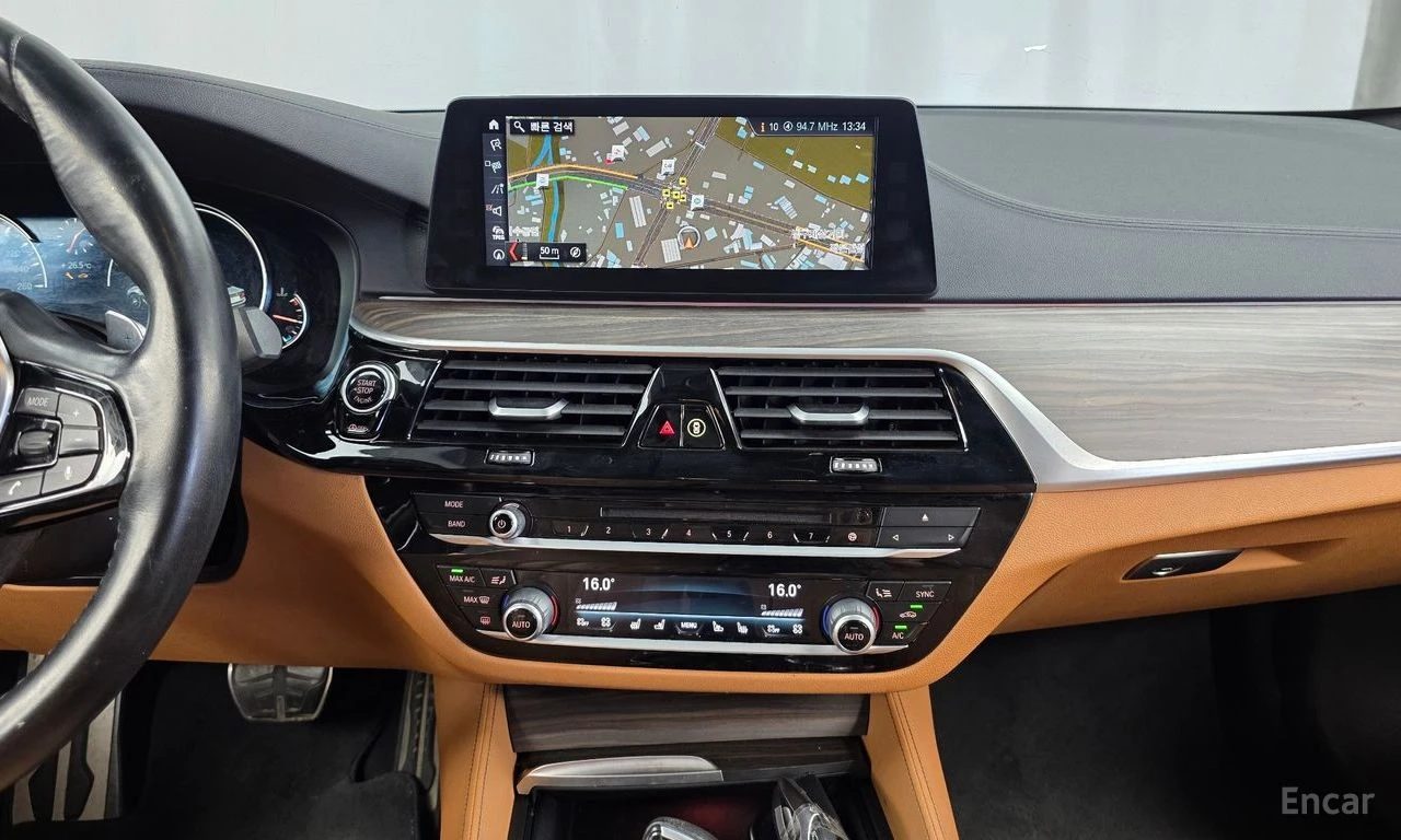 BMW 530 M* SPORT* ОБДУХВАНЕ* ДИСТРОНИК* ХЕДЪП* 360КАМЕРА* , снимка 8 - Автомобили и джипове - 55623290