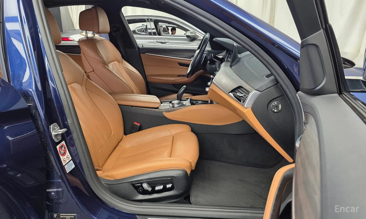 BMW 530 M* SPORT* ОБДУХВАНЕ* ДИСТРОНИК* ХЕДЪП* 360КАМЕРА* , снимка 14 - Автомобили и джипове - 55623290