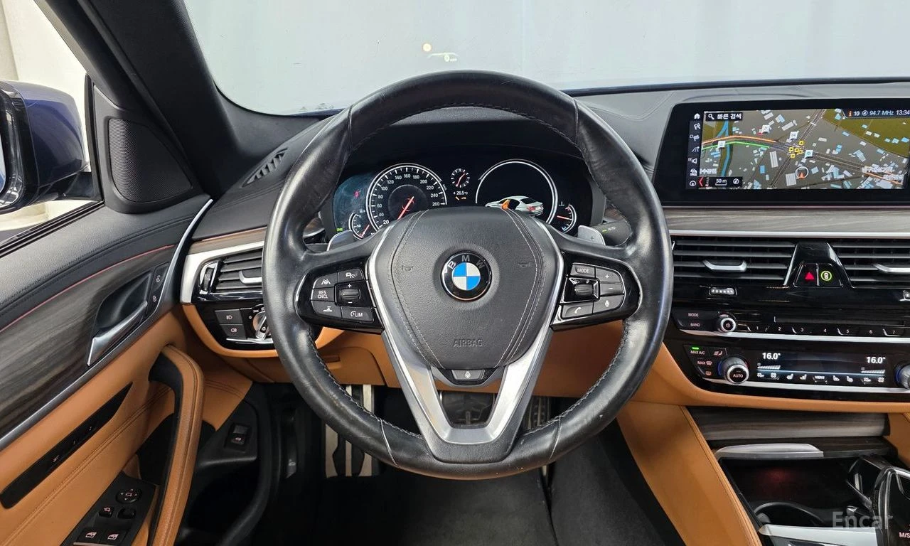 BMW 530 M* SPORT* ОБДУХВАНЕ* ДИСТРОНИК* ХЕДЪП* 360КАМЕРА* , снимка 7 - Автомобили и джипове - 55623290