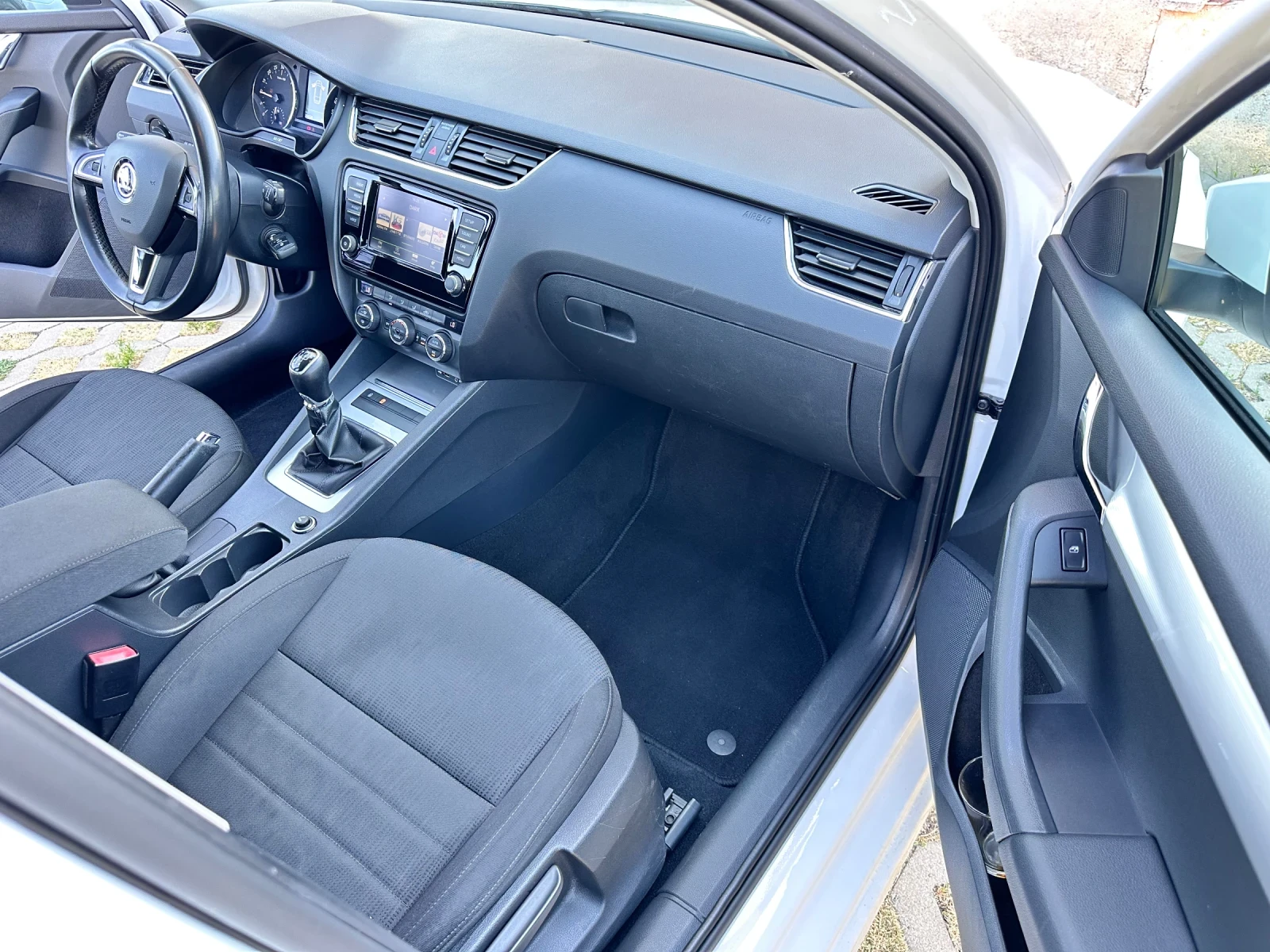 Skoda Octavia Перфектно тех. състояние , снимка 13 - Автомобили и джипове - 56009470