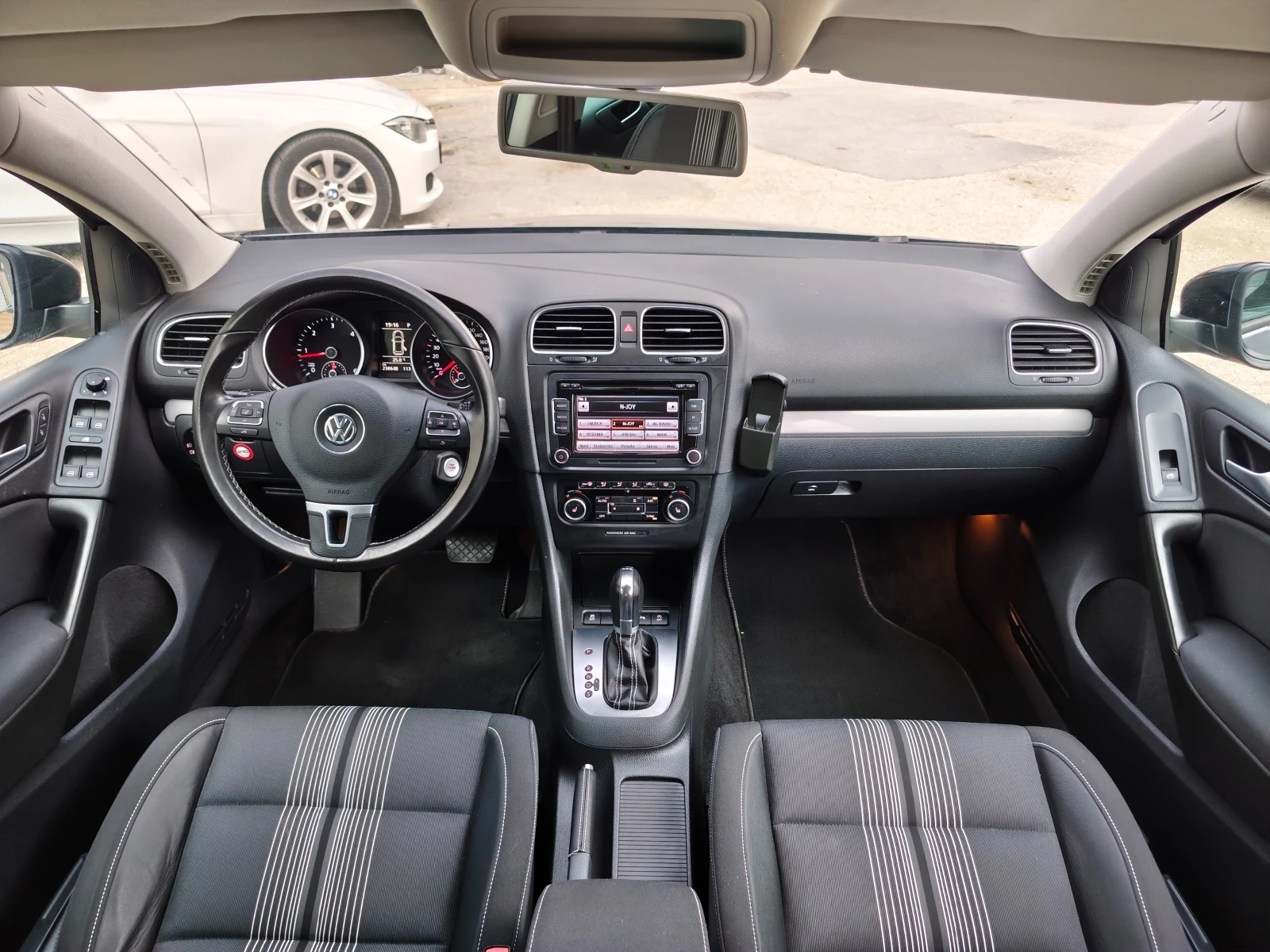 VW Golf 1.6TDI DSG MATCH, снимка 8 - Автомобили и джипове - 56097515