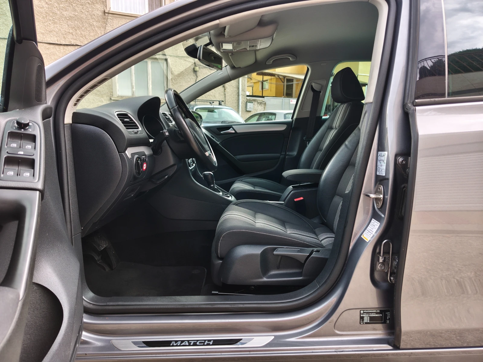 VW Golf 1.6TDI DSG MATCH, снимка 10 - Автомобили и джипове - 56097515