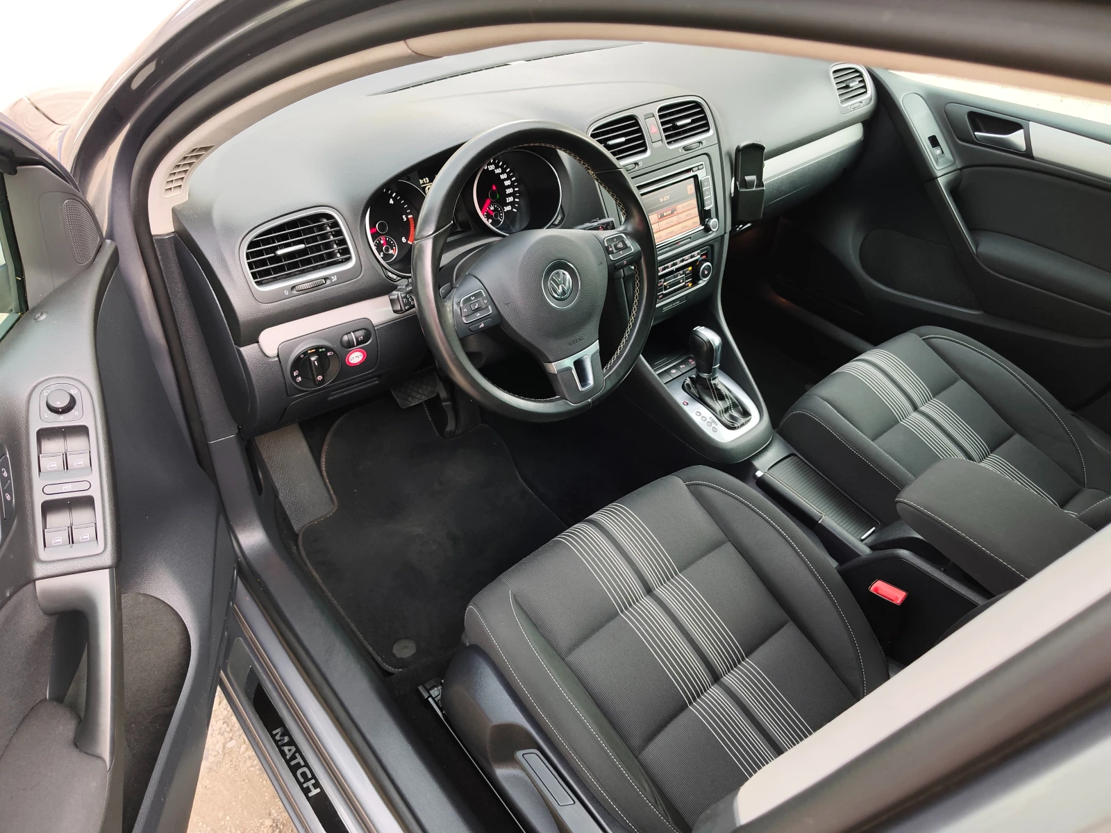 VW Golf 1.6TDI DSG MATCH, снимка 9 - Автомобили и джипове - 56097515