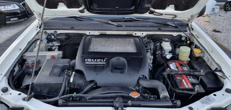 Isuzu D-max 2.5D* * ПЪЛНА ГАРАНЦИЯ!!!, снимка 17 - Автомобили и джипове - 53177245