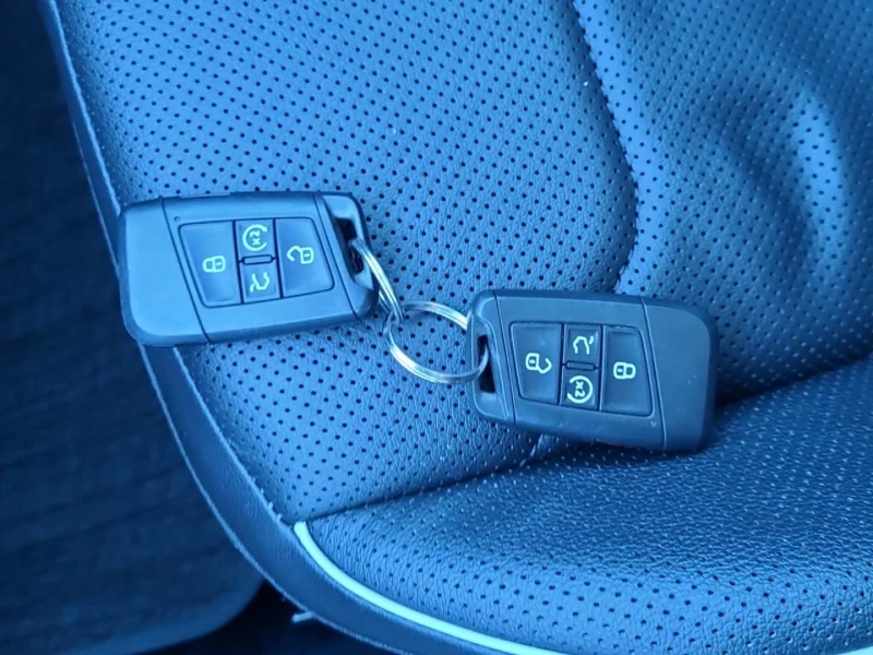 VW Tiguan R-LiNE-Panorama-Обдухване-Digital !!!, снимка 10 - Автомобили и джипове - 53427148