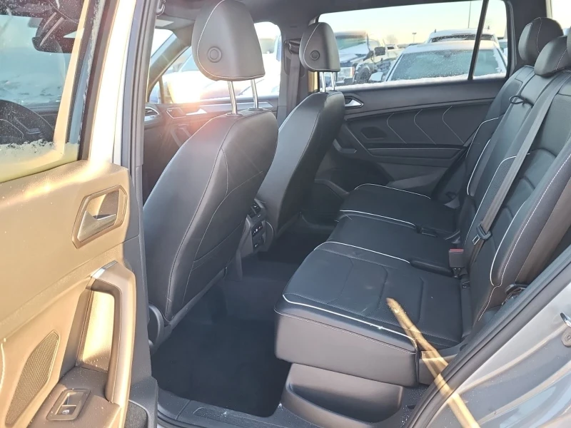 VW Tiguan R-LiNE-Panorama-Обдухване-Digital !!!, снимка 6 - Автомобили и джипове - 53427148
