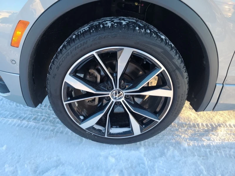VW Tiguan R-LiNE-Panorama-Обдухване-Digital !!!, снимка 4 - Автомобили и джипове - 53427148