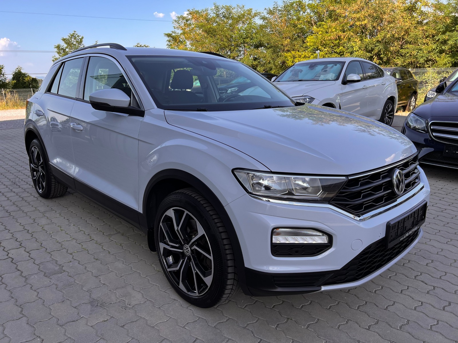 VW T-Roc 2.0-TSI 4x4 ДИСТРОНИК CARPLAY АВТОМАТИК ПОДГРЕВ  - изображение 2