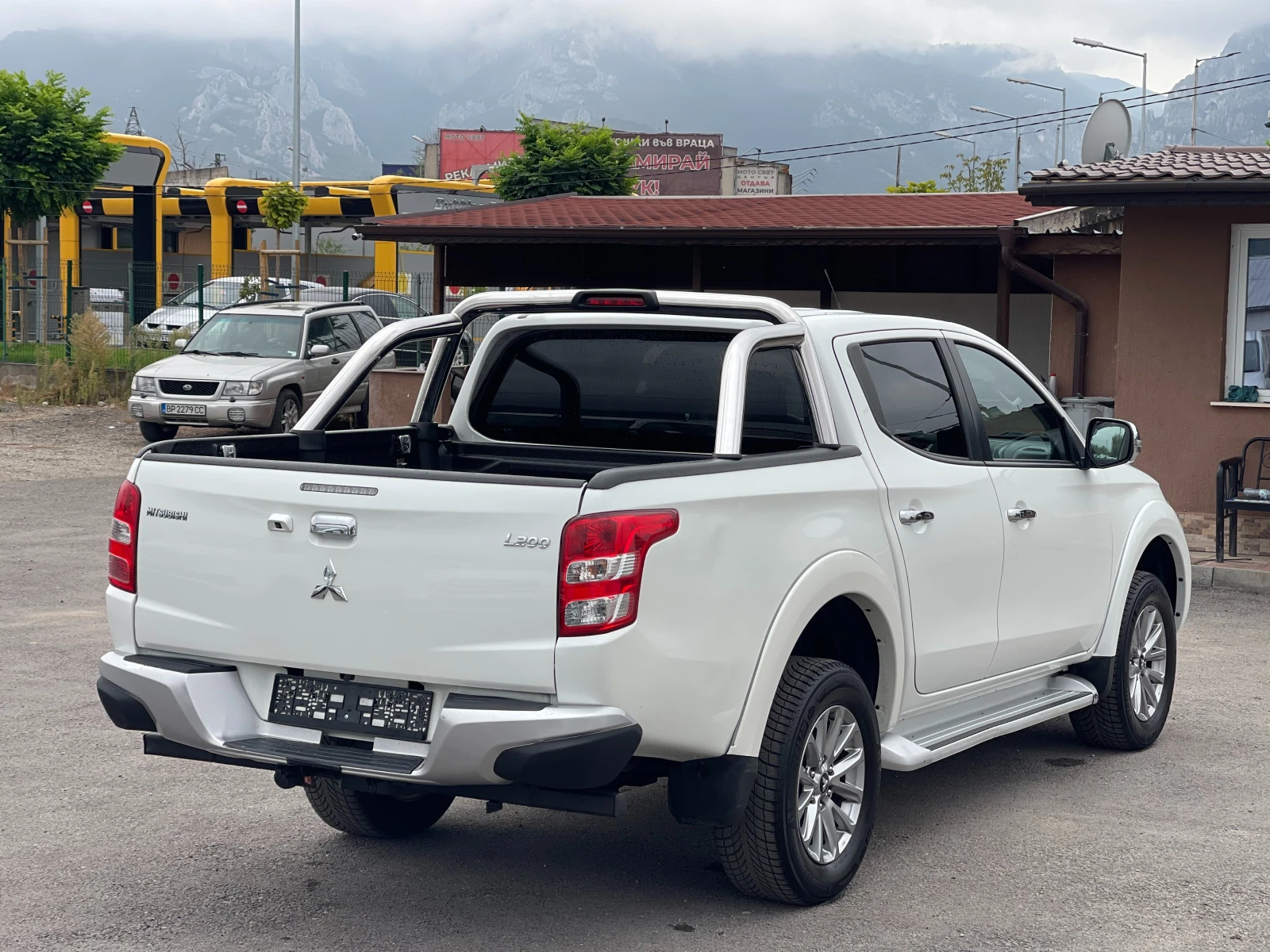 Mitsubishi L200 2.4Di-D Diamant Edition 4x4 - изображение 4