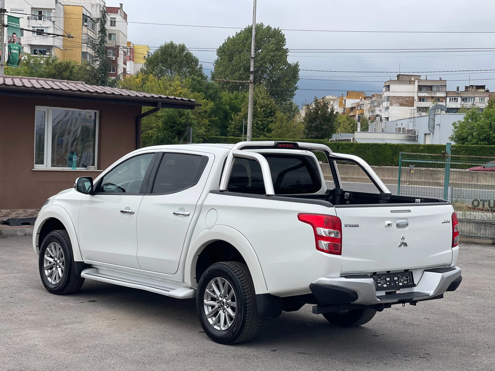 Mitsubishi L200 2.4Di-D Diamant Edition 4x4 - изображение 3