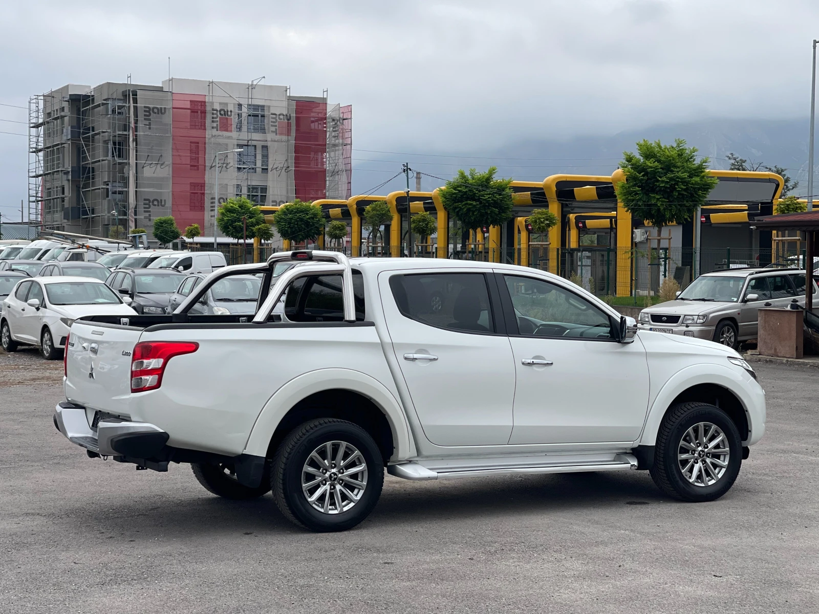 Mitsubishi L200 2.4Di-D Diamant Edition 4x4 - изображение 5