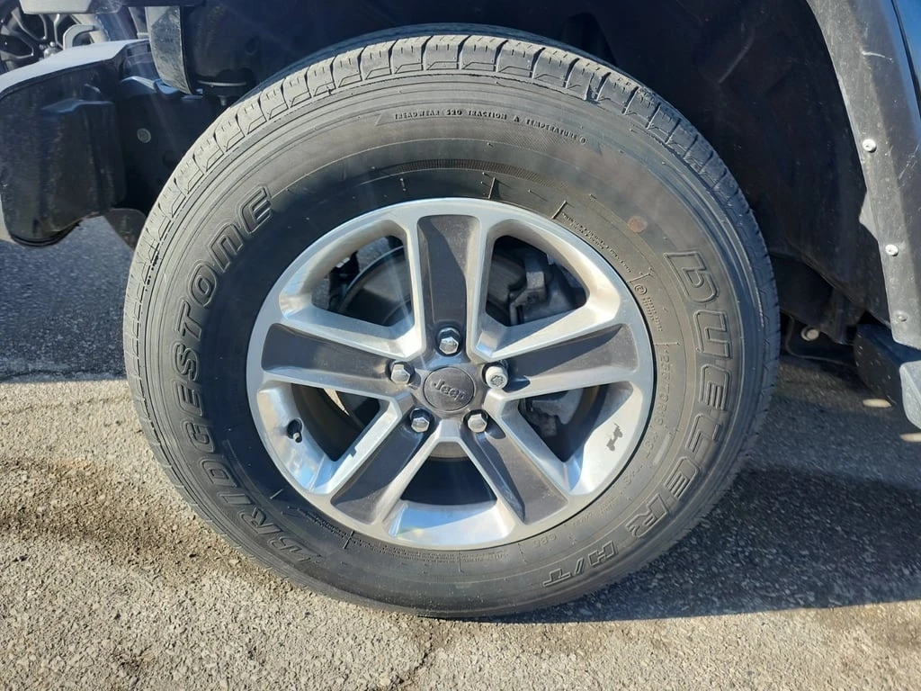 Jeep Wrangler * UNLIMITED SAHARA * CARFAX *  - изображение 6