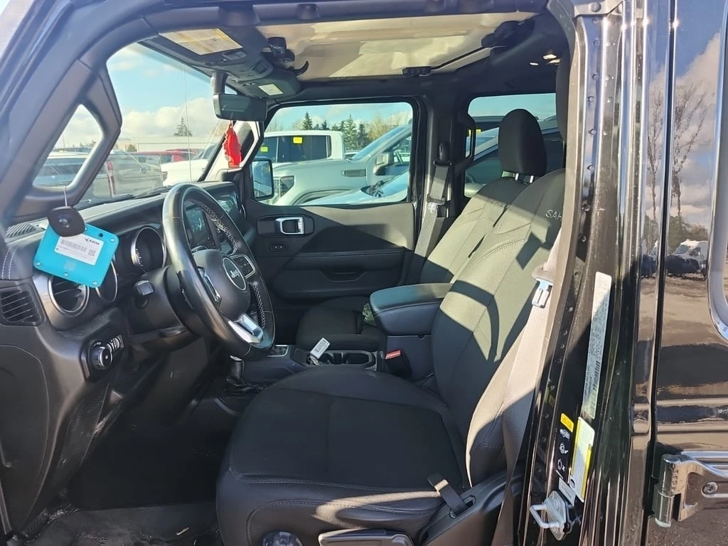 Jeep Wrangler * UNLIMITED SAHARA * CARFAX *  - изображение 5