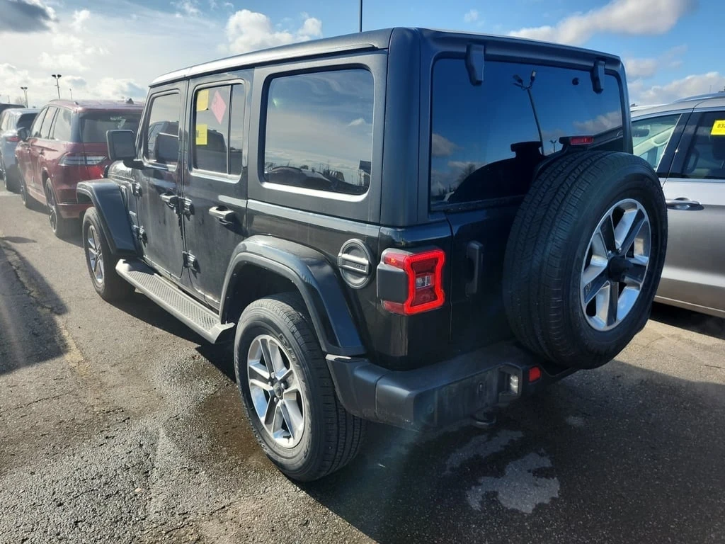 Jeep Wrangler * UNLIMITED SAHARA * CARFAX *  - изображение 4