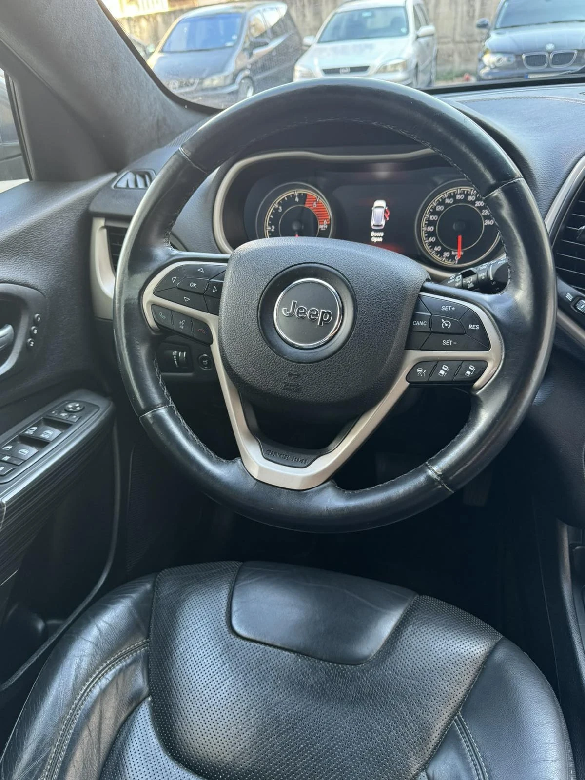 Jeep Cherokee, снимка 10 - Автомобили и джипове - 53713228