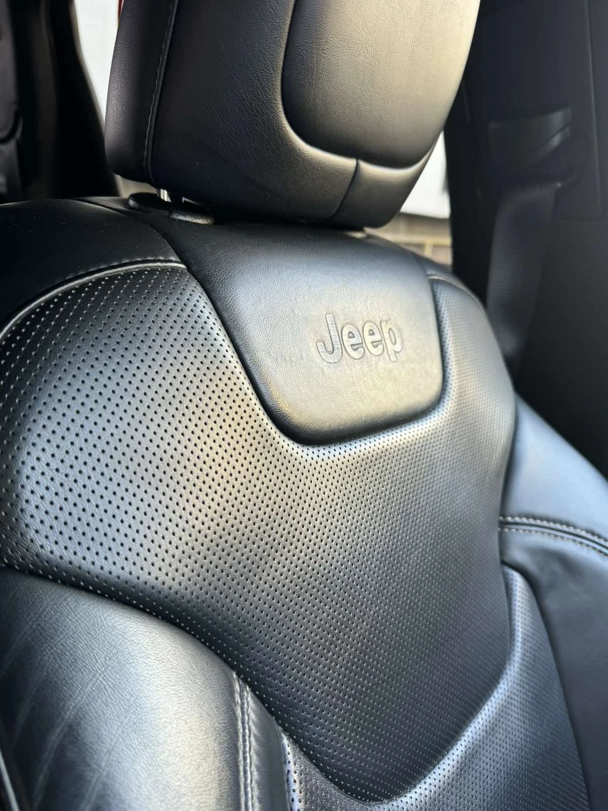 Jeep Cherokee, снимка 16 - Автомобили и джипове - 53713228