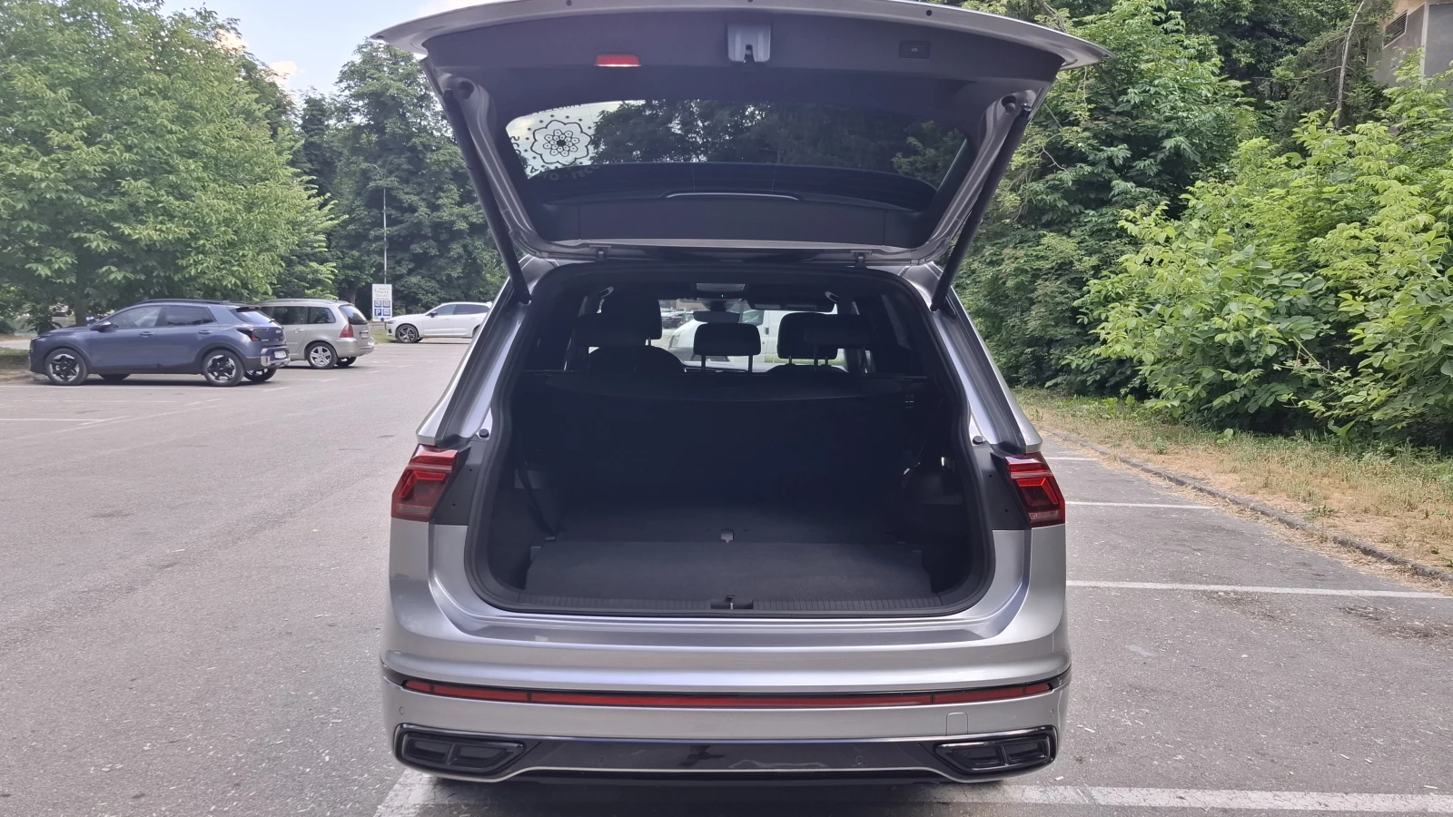 VW Tiguan Allspace 2.0 TDI SCR R-Line DSG, снимка 7 - Автомобили и джипове - 55093313