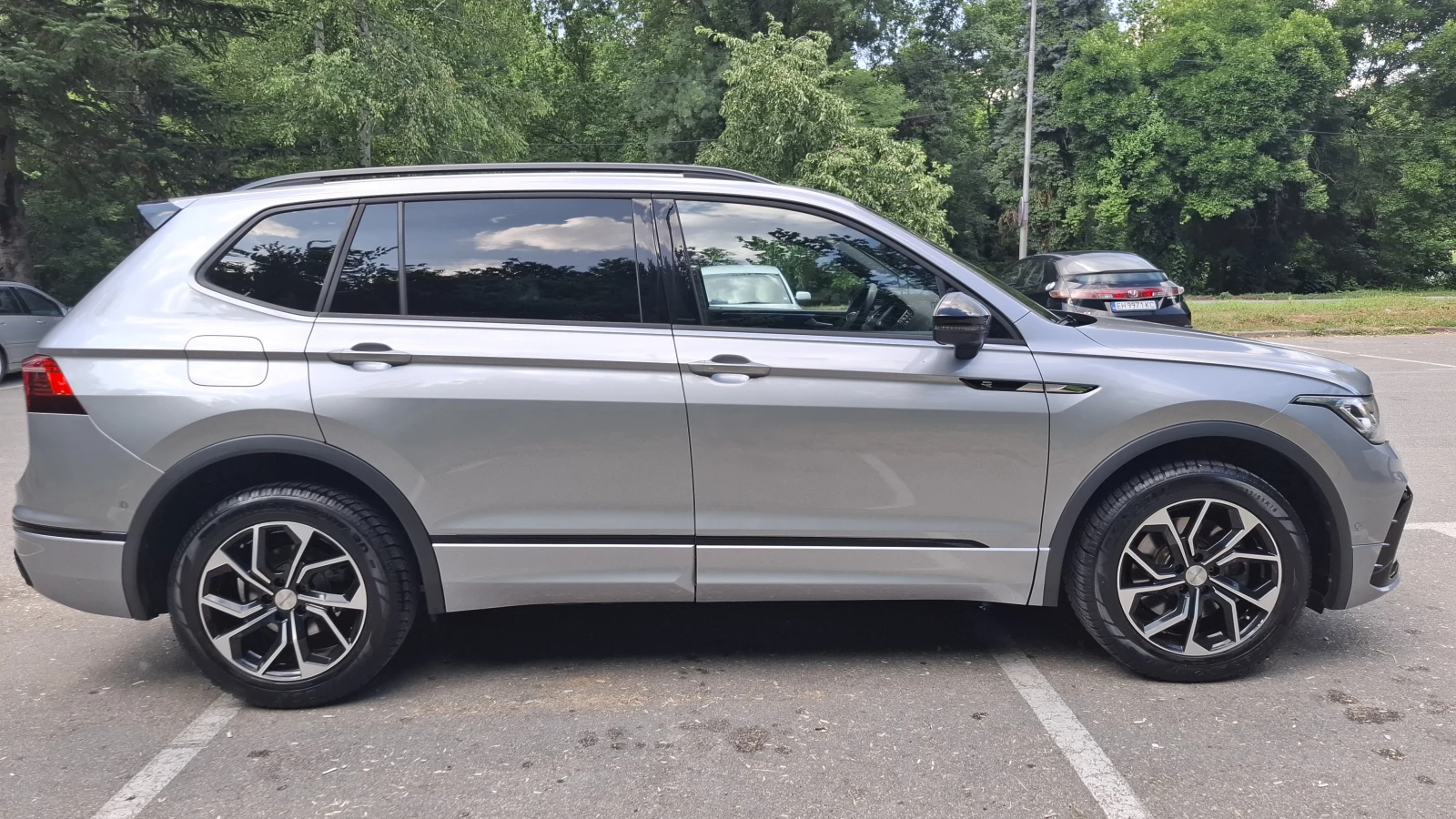 VW Tiguan Allspace 2.0 TDI SCR R-Line DSG, снимка 3 - Автомобили и джипове - 55093313