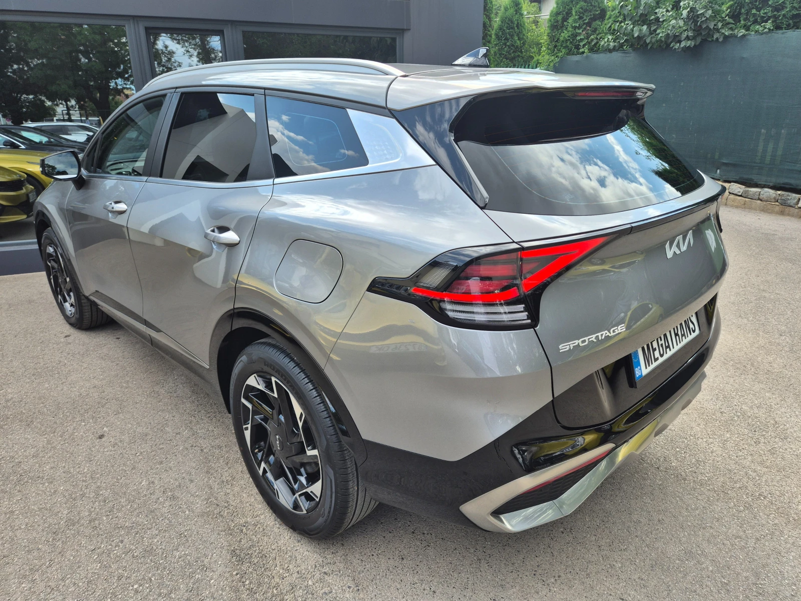 Kia Sportage 2.0 cm3 4x2 наличен в БГ, снимка 4 - Автомобили и джипове - 55185387