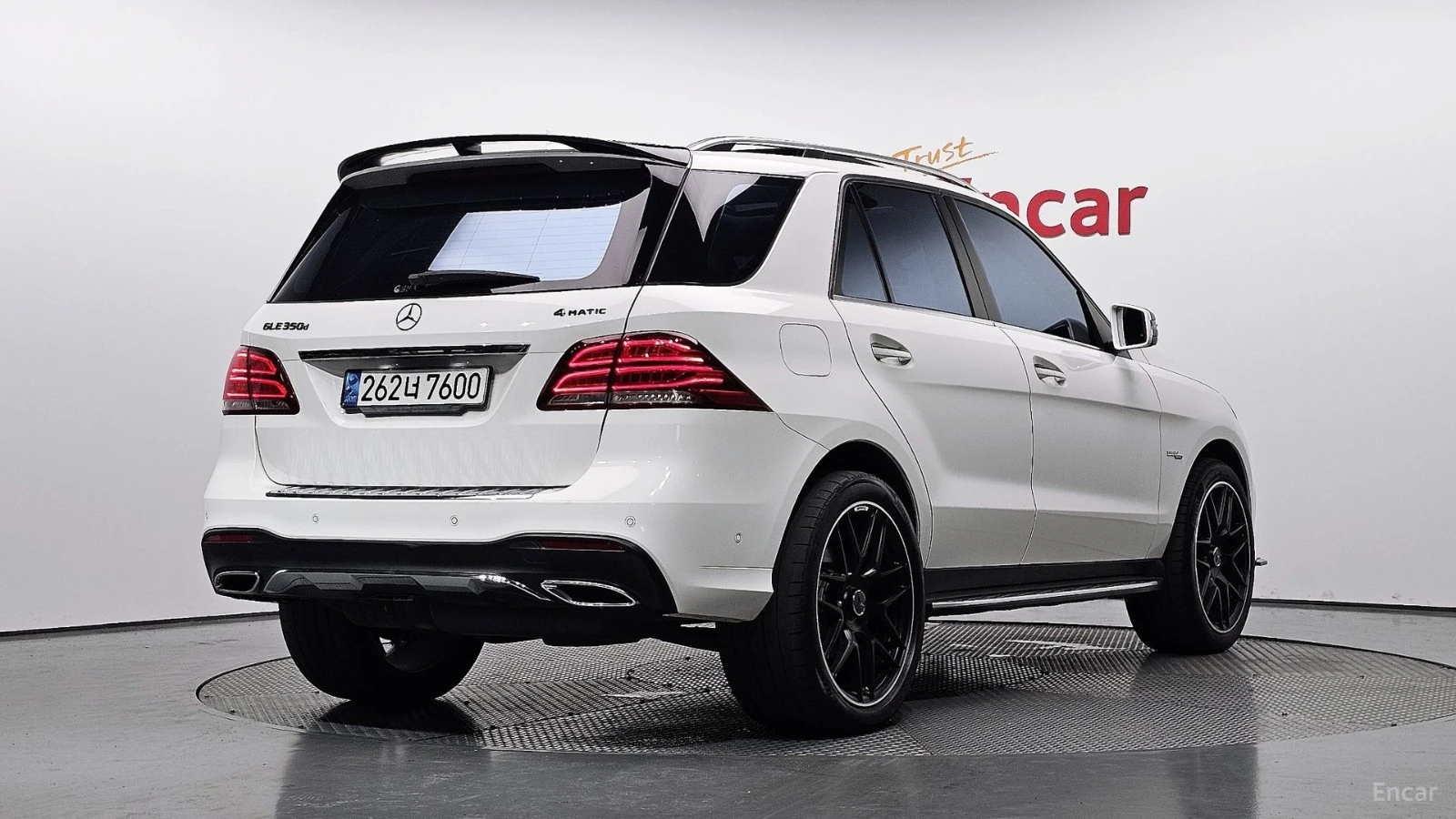 Mercedes-Benz GLE 350 4MATIC* AMG LINE* BURMESTER* PANO* DISTRO* ОБДУХ, снимка 2 - Автомобили и джипове - 55511963